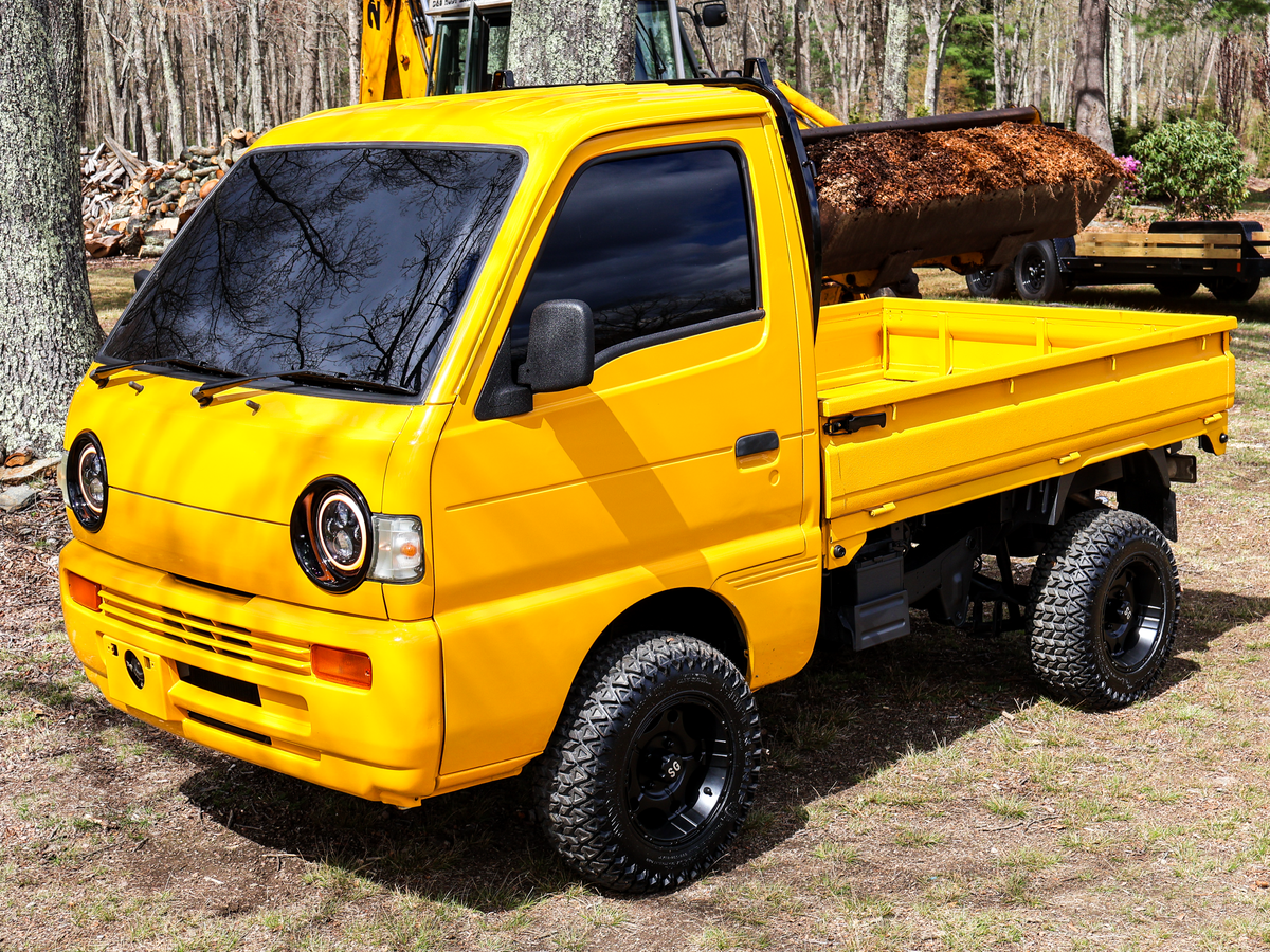 custom yellow suzuki carry perspective view
