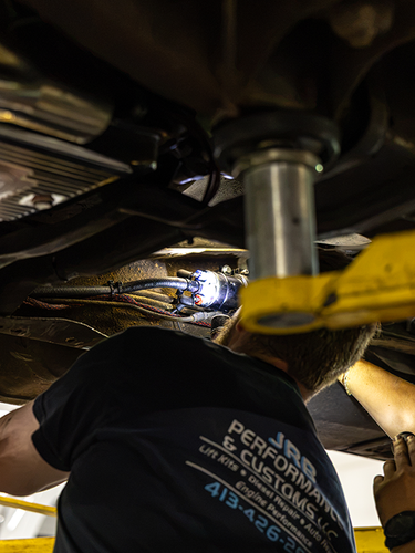 Mechanic working under C10